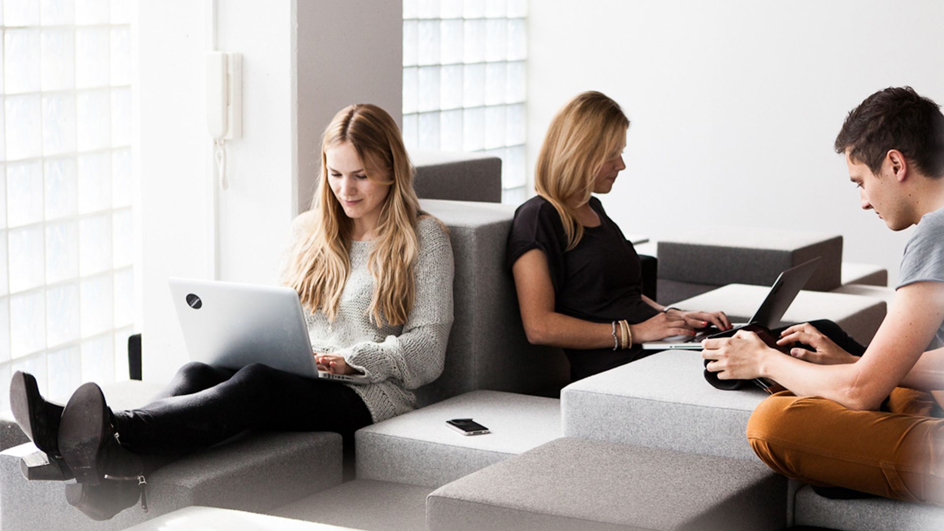 Who are virtual assistants