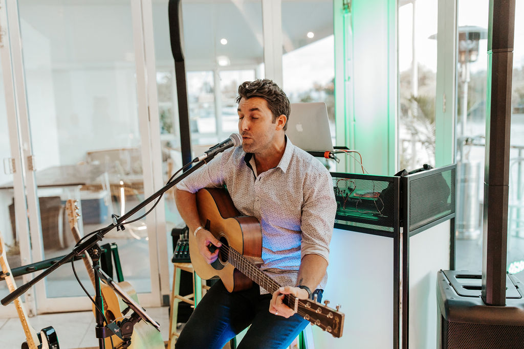 4 Qualities All Good Wedding Singers Have In Common