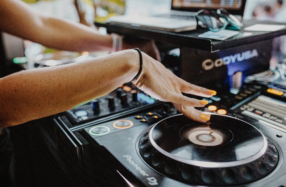 5 Reasons Why a Professional Wedding DJ Hire on the Gold Coast is Essential